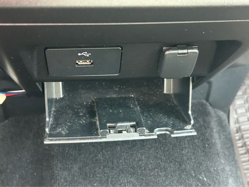 Used 2017 Ford F150 XLT AWD/4WD image 28