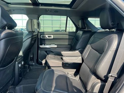 Used 2020 Ford Explorer XLT w/ Equipment Group 202A AWD/4WD image 18