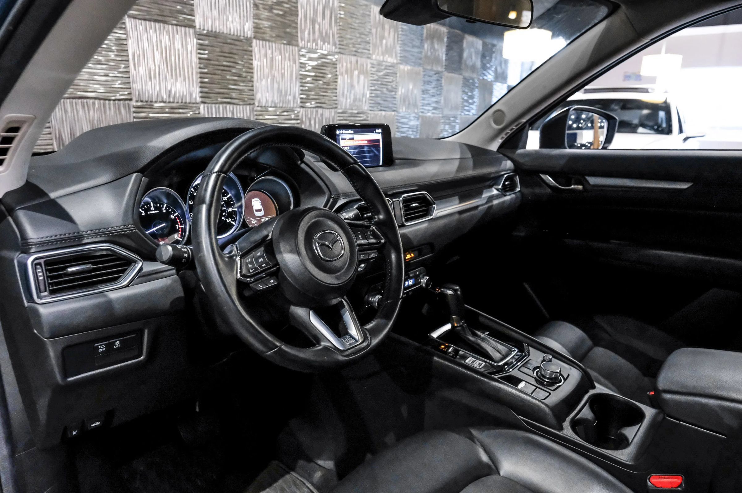 Used 2020 MAZDA CX-5 Touring FWD image 3