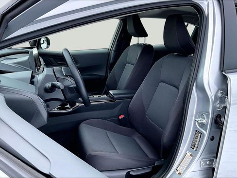Used 2025 Toyota Prius LE image 25