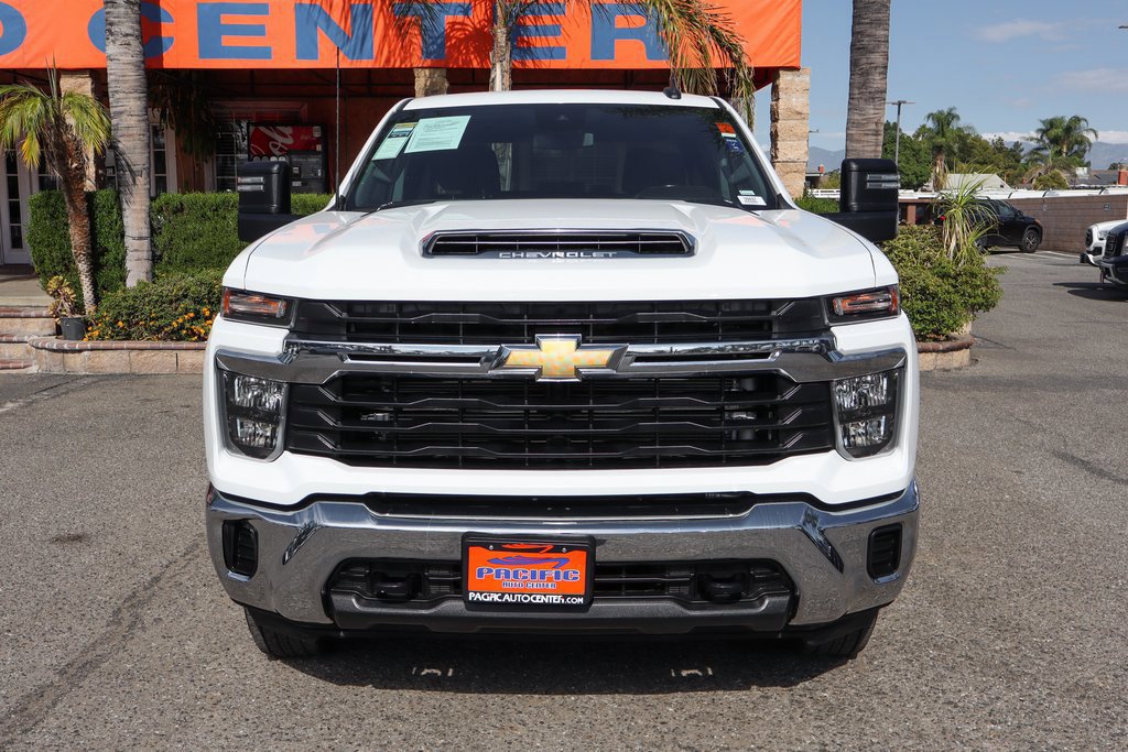 Used 2024 Chevrolet Silverado 2500 LT AWD/4WD image 3