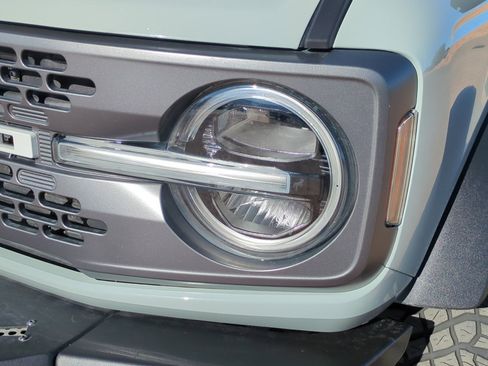 Used 2021 Ford Bronco Badlands image 9