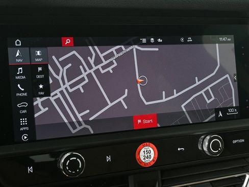 Certified 2025 Porsche Macan image 14