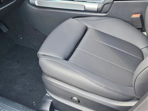 New 2026 Mercedes-Benz GLB 250 image 4