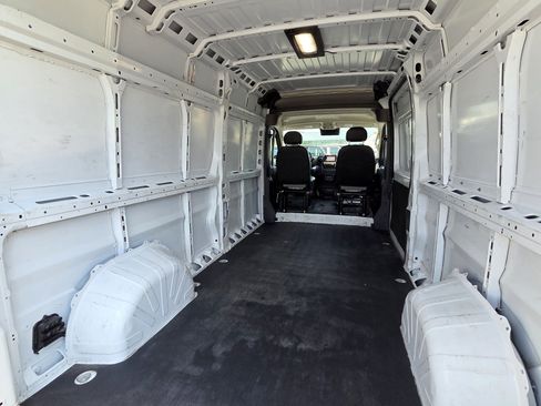 Used 2025 RAM ProMaster 2500 w/ Convenience Group FWD image 2