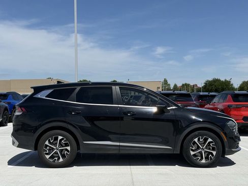 Used 2024 Kia Sportage EX image 3