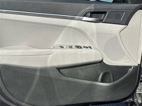 Used 2020 Hyundai Elantra SE w/ Cargo Package (C1) image 10
