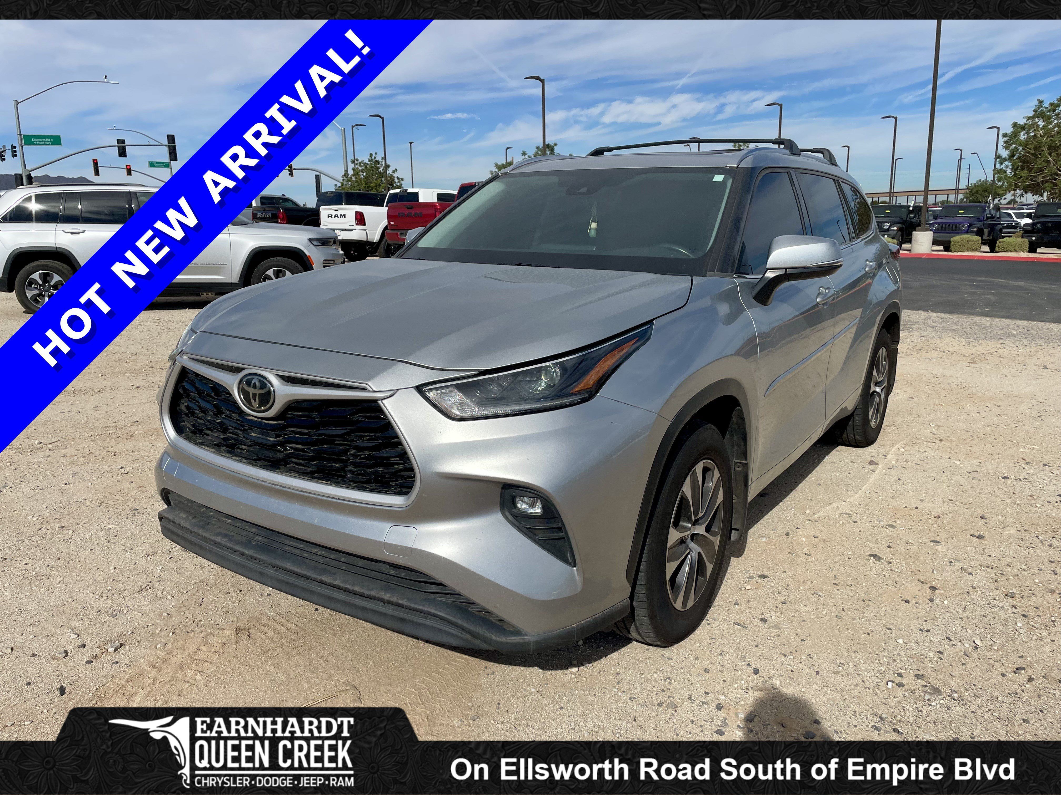 Used 2021 Toyota Highlander XLE AWD/4WD image 1
