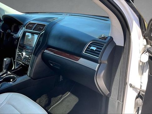Used 2018 Ford Explorer Platinum AWD/4WD image 13