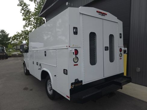 Used 2015 Chevrolet Express 3500 RWD image 3