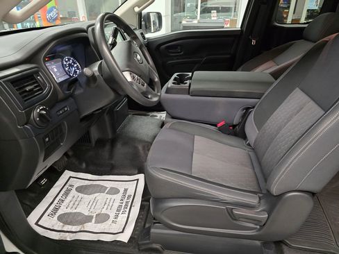 Used 2022 Nissan Titan S image 17