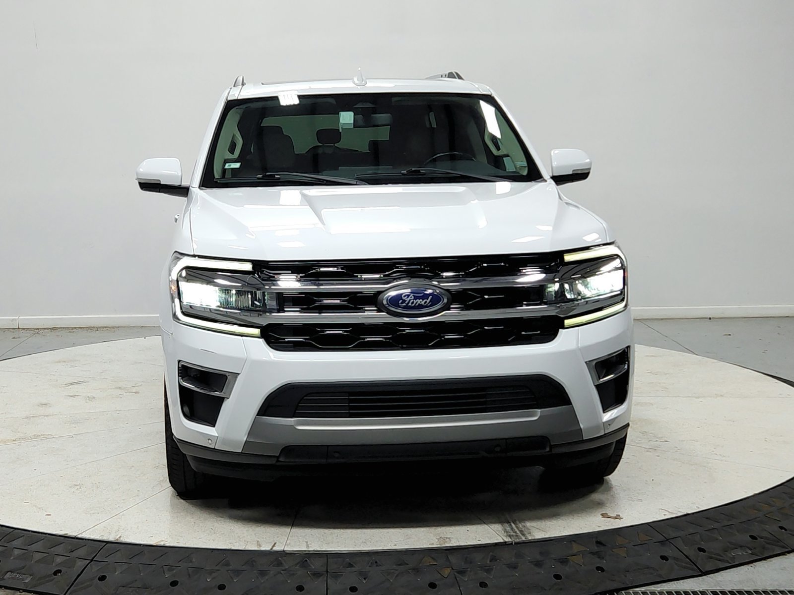 Used 2024 Ford Expedition Limited RWD image 3