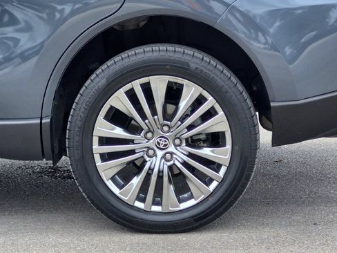 Used 2023 Toyota Venza XLE AWD/4WD image 23
