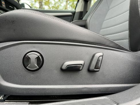 Used 2025 Volkswagen Jetta SE image 23