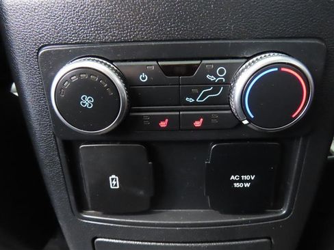 Used 2022 Ford Explorer Limited w/ Equipment Group 301A RWD image 31