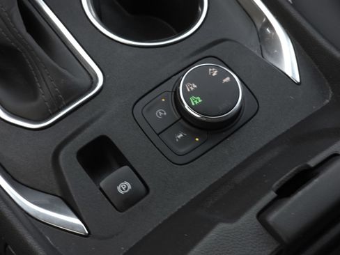 Used 2023 Chevrolet Traverse Premier image 16