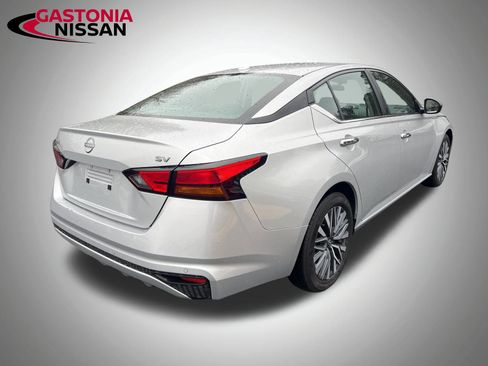 Used 2024 Nissan Altima 2.5 SV image 18