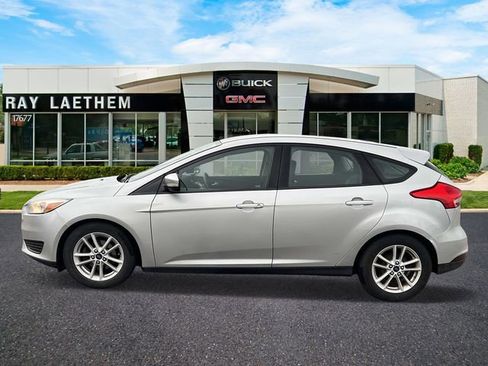 Used 2015 Ford Focus SE image 2