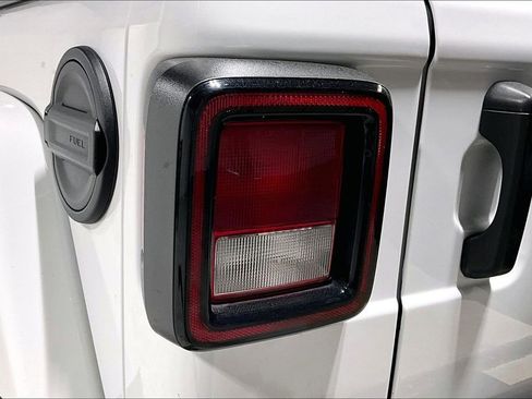 Used 2023 Jeep Wrangler Sahara w/ Cold Weather Group image 39