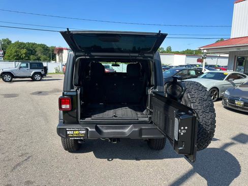 Used 2018 Jeep Wrangler Unlimited Sport S image 27