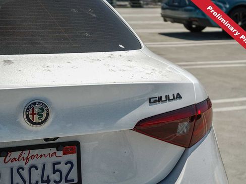 Used 2020 Alfa Romeo Giulia w/ Nero Edizione RWD image 10