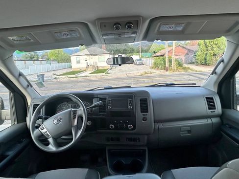 Used 2021 Nissan NV 3500 SV RWD image 7