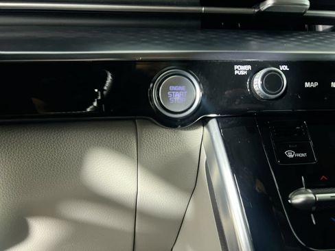 Certified 2024 Kia Carnival SX Prestige FWD image 21