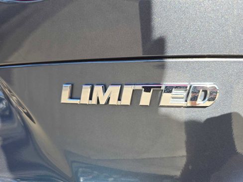 Certified 2023 Toyota Venza Limited image 13