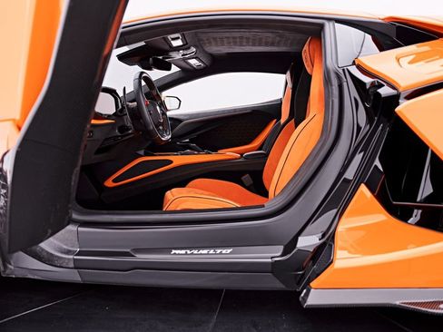 Used 2025 Lamborghini Revuelto AWD/4WD image 55
