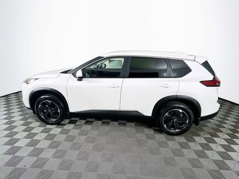 Used 2025 Nissan Rogue SV w/ SV Premium Package FWD image 4