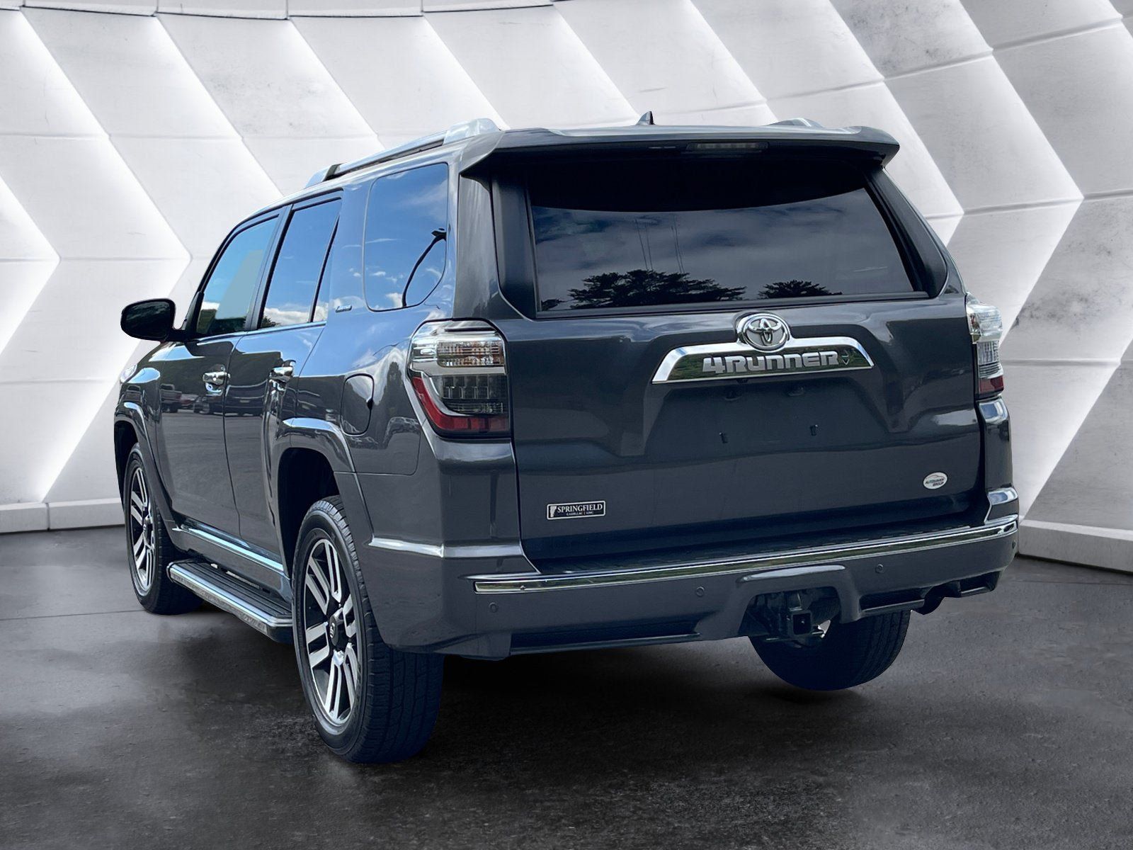 Used 2023 Toyota 4Runner Limited AWD/4WD image 4
