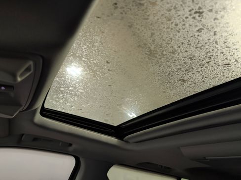 Used 2019 Cadillac Escalade ESV Premium Luxury image 13