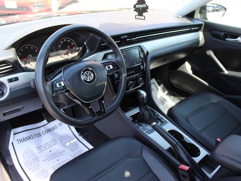 Used 2021 Volkswagen Passat 2.0T SE FWD image 16