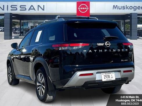 Used 2023 Nissan Pathfinder SL image 4
