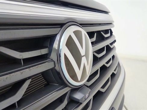 Used 2024 Volkswagen Atlas Cross Sport SEL Premium R-Line image 16