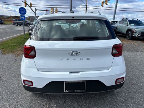Used 2026 Hyundai Venue SEL FWD image 3