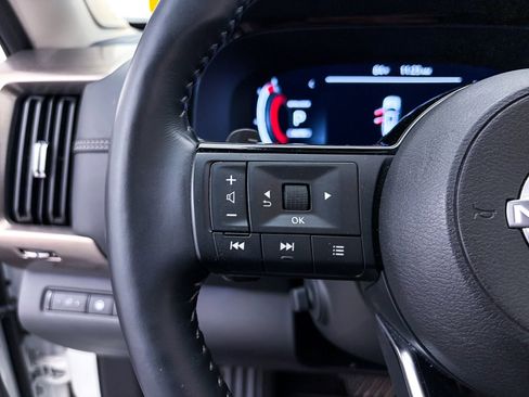 Used 2024 Nissan Pathfinder Platinum AWD/4WD image 32