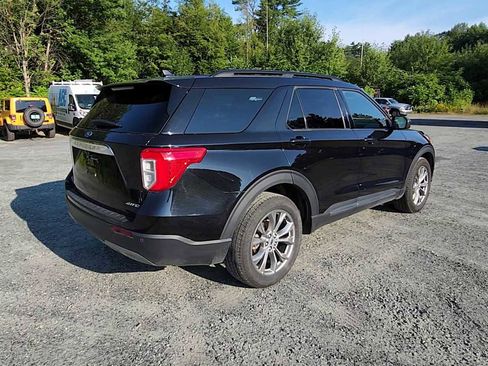 Used 2022 Ford Explorer XLT w/ Equipment Group 202A image 8