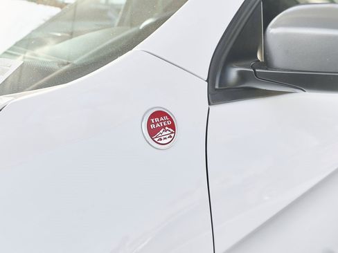 Used 2019 Jeep Cherokee Trailhawk image 6