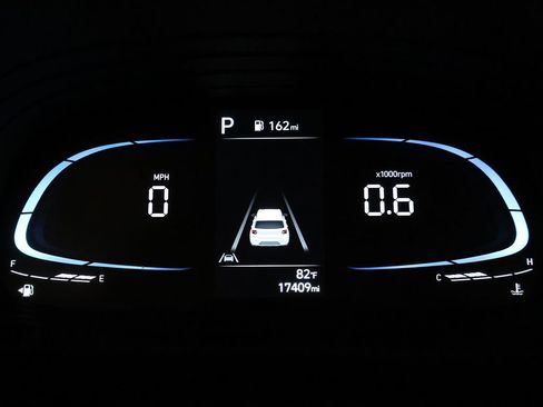 Certified 2024 Hyundai Venue SEL FWD image 33