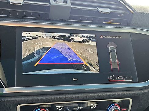 Used 2025 Audi Q3 2.0T Premium image 19