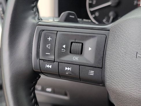 Used 2025 Nissan Rogue SV FWD image 29