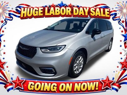 Used 2024 Chrysler Pacifica Touring-L