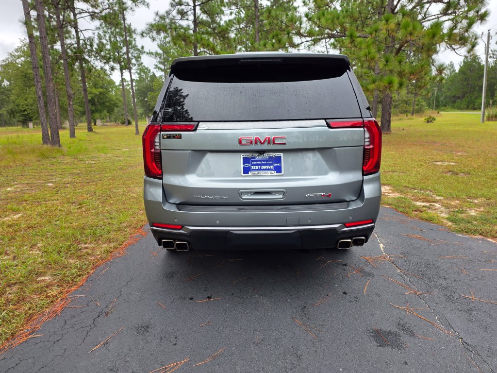 Used 2025 GMC Yukon AT4 AWD/4WD image 4