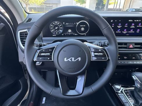 Certified 2026 Kia Seltos EX w/ EX Sunroof Package FWD image 15