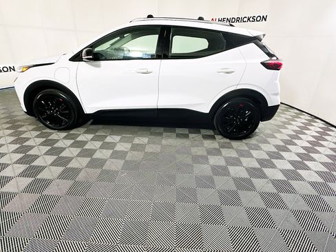 Used 2023 Chevrolet Bolt EUV LT w/ Convenience Package image 6