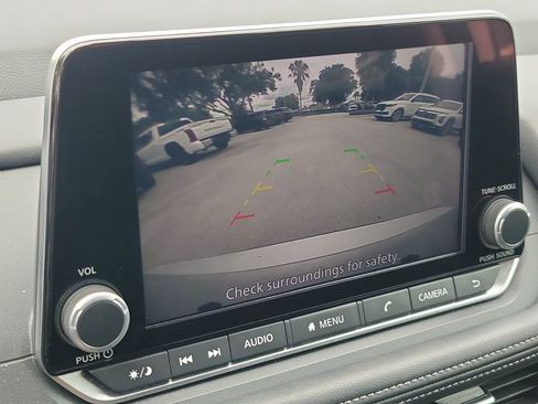 Used 2025 Nissan Rogue SV FWD image 25