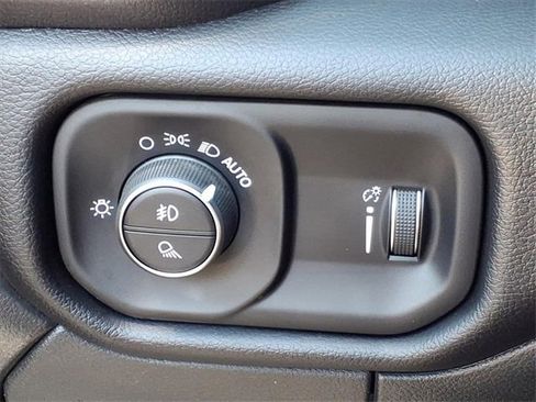 Used 2024 RAM 3500 Big Horn image 24