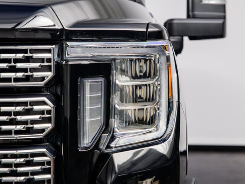 Used 2020 GMC Sierra 2500 Denali w/ Denali Ultimate Package AWD/4WD image 5