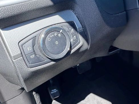 Used 2015 Ford Explorer XLT w/ Equipment Group 201B FWD image 18